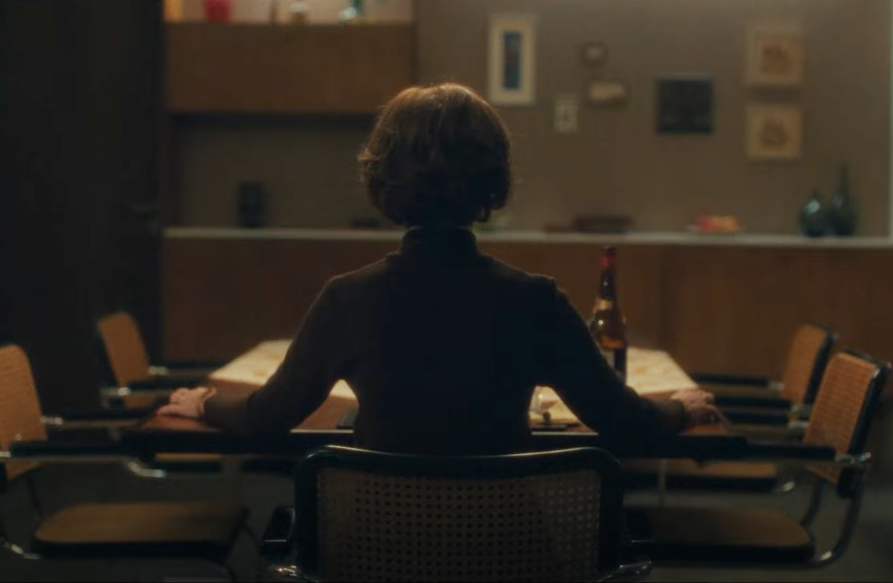 A Imersão Retro-Futurista de "Cassandra": Quando o Passado e o Futuro Colidem na Netflix