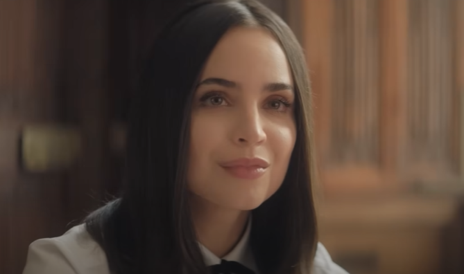 Meu Ano em Oxford | Romance universitário com Sofia Carson ganha trailer na Netflix
