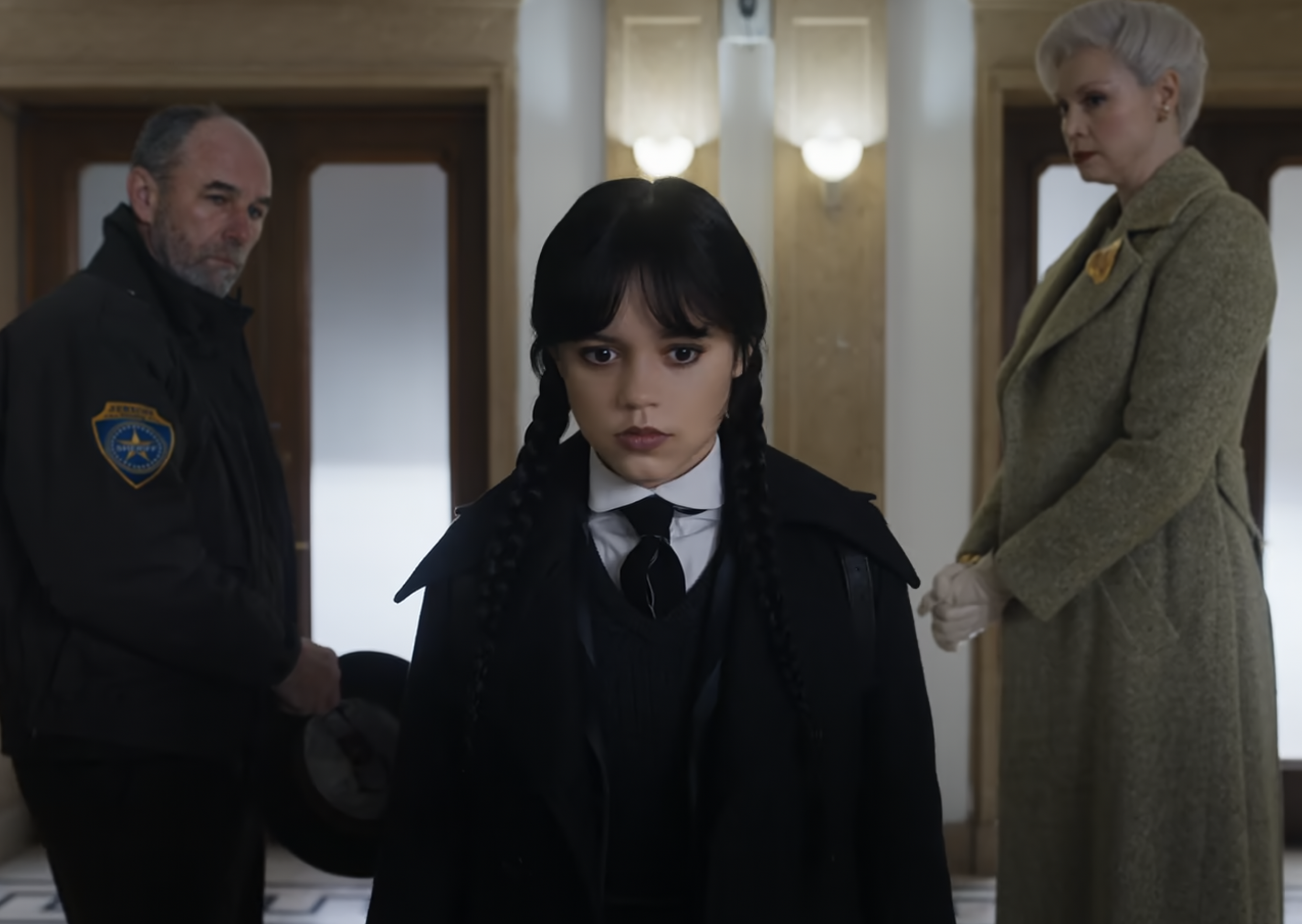 Jenna Ortega em Wandinha: como talento e empatia sombria transformaram a personagem em ícone da Netflix