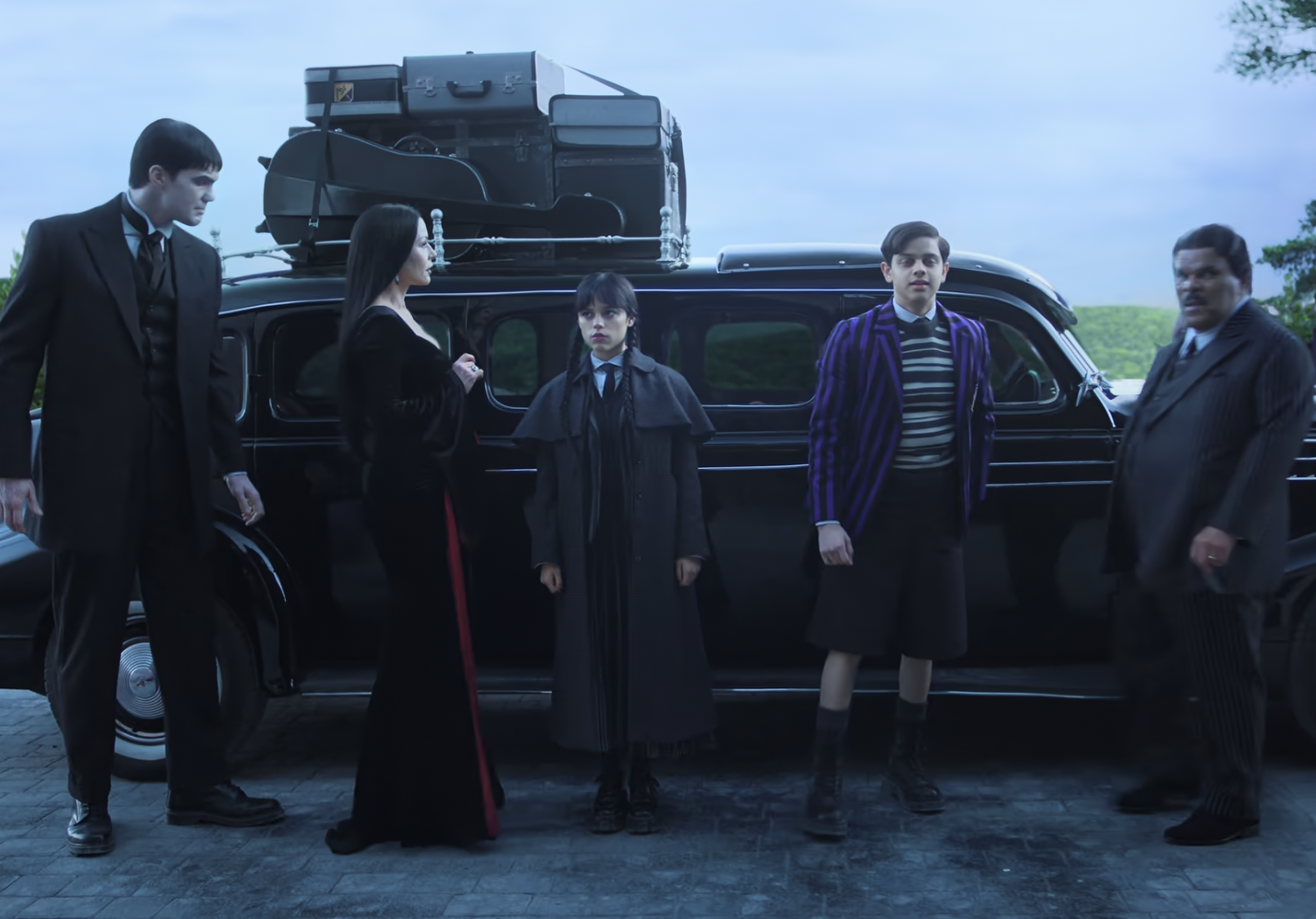 Como a estética visual e os figurinos de Wandinha ajudaram a transformar a série em um fenômeno da Netflix