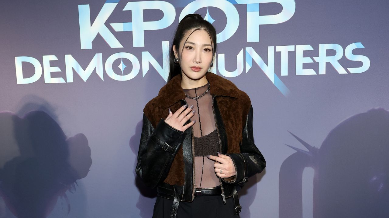 Conheça 5 músicas de k-pop produzidas por EJAE, o talento por trás de 'Guerreiras do K-Pop' - Featured Image