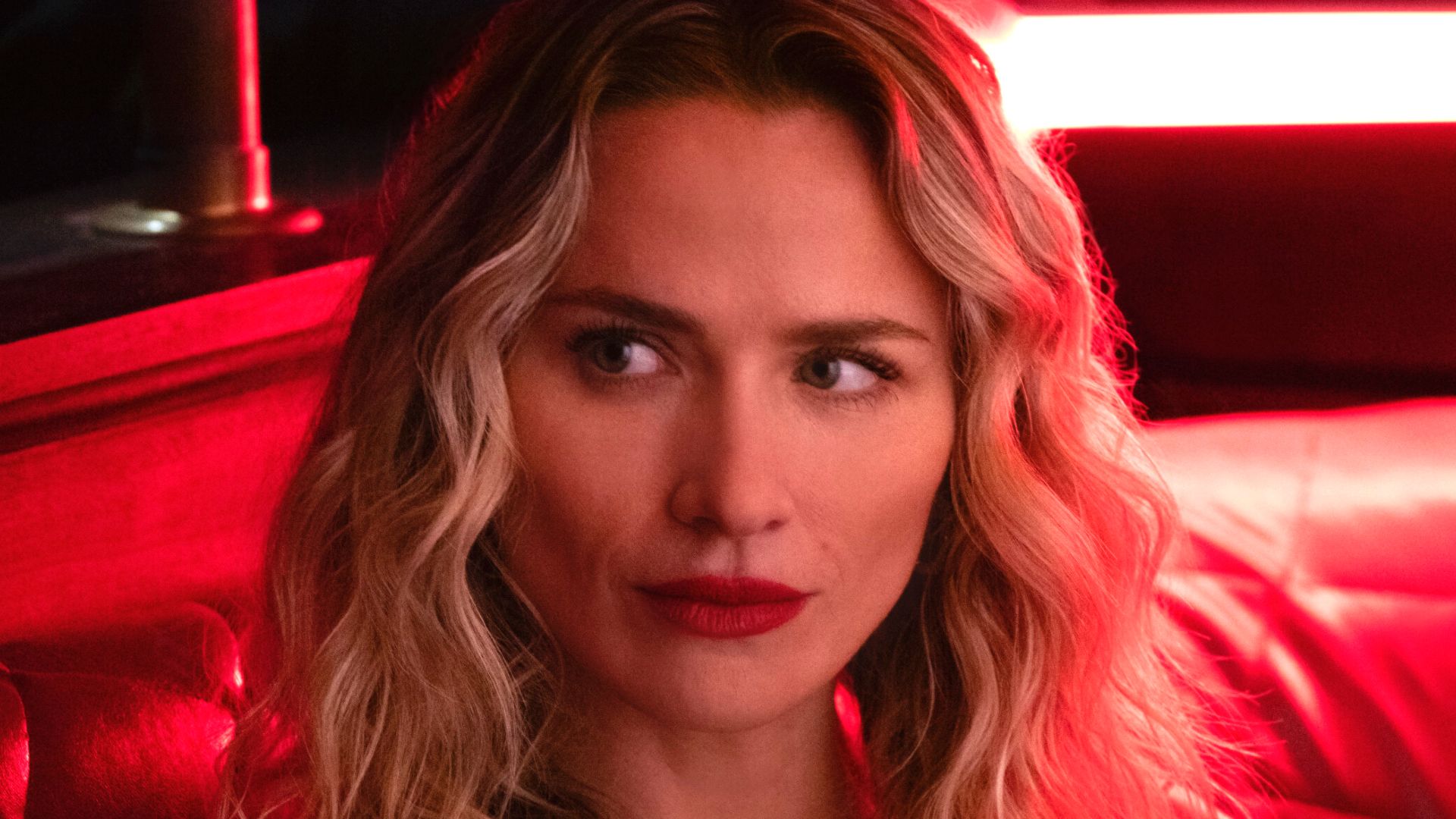 FBI: Como Season 8 Finalmente Concluiu a História de Scolina Após o Cancelamento de Most Wanted, Revelado por Shantel VanSanten - Featured Image