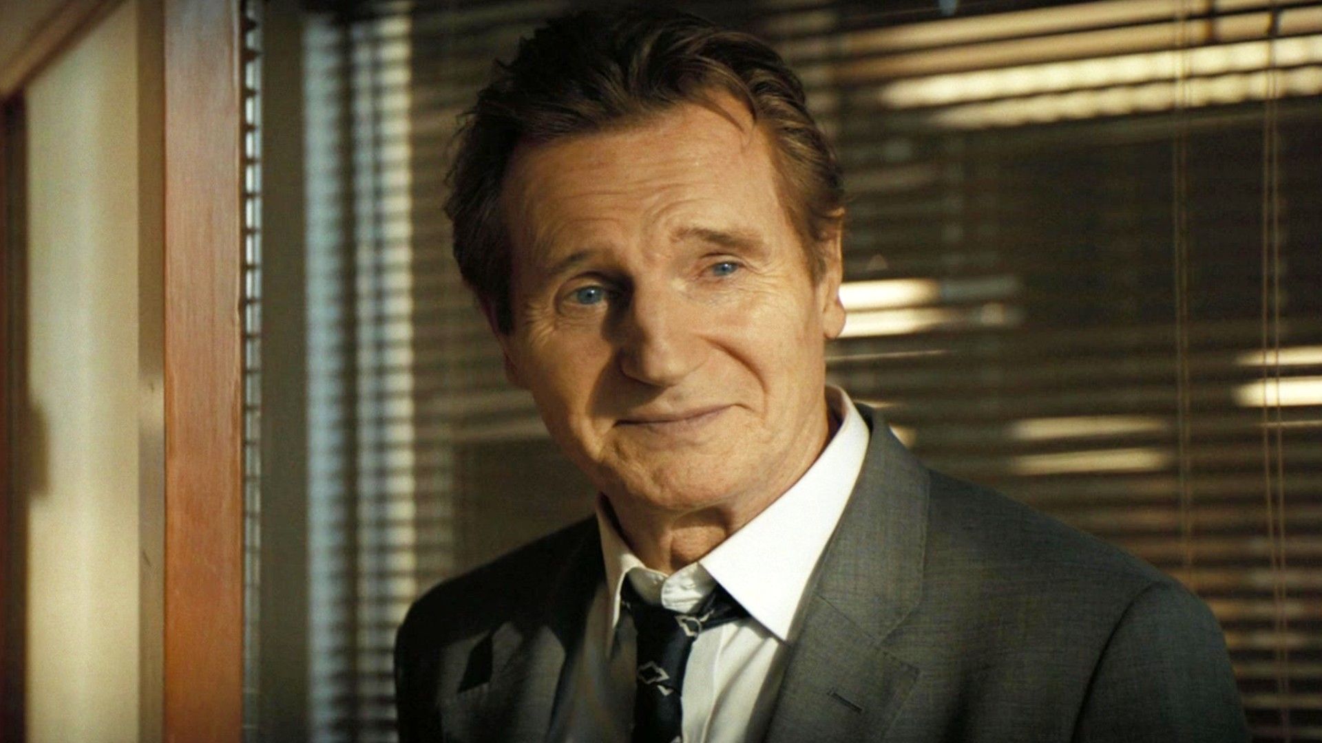 Liam Neeson Atualiza Sobre O Retorno de Naked Gun 2 Após $101M no Bilheteria - Featured Image